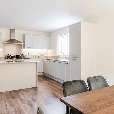 Hébergement de vacances 4 Bedroom Contractor & Family In Bristol