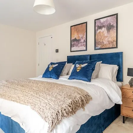 Hébergement de vacances 4 Bedroom Contractor & Family In *