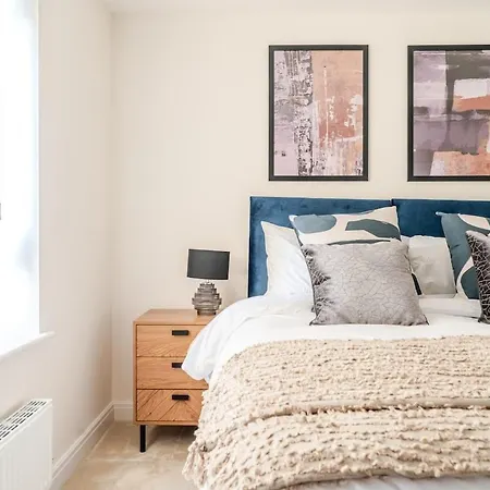 4 Bedroom Contractor & Family In Hébergement de vacances *