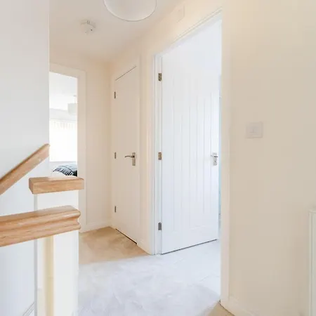 Hébergement de vacances 4 Bedroom Contractor & Family In
